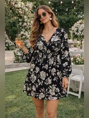 Promesa Black Floral Mini Dress Smocked Waist Boho Long Sleeve V-Neck Size Small